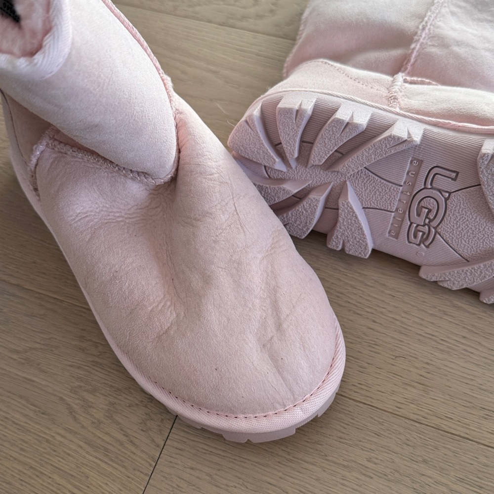 Uggs - image 2